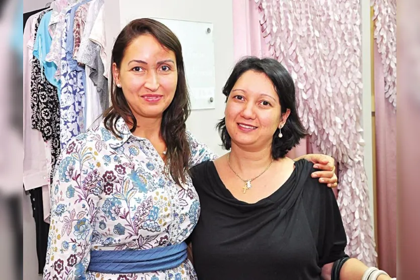   Lisandra e Sandra Pagel foram conferir reinauguração de loja tarde dessas (Foto Nikkon Digital)  