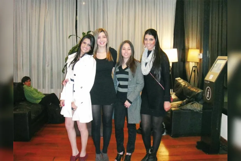   As amigas Iara Thamires, Jiocasta Angotti, Aline Rodrigues e Polyana Maria Souza curtiram dias de férias em Buenos Aires, na Argentina. Elas visitaram vários pontos turísticos e adoraram a cidade  