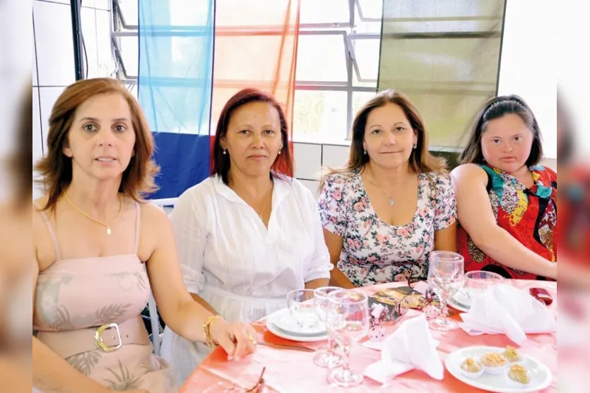   Ana Lucia Mazero, Eloisa Pereira, Stella Santos e Dulcinéia Sincok  