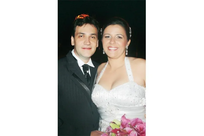   Heloisa Helena Beffa Menotti e Rafael Biancon casaram-se no último dia 11, na Igreja Santíssima Trindade, em Arapongas. Os noivos receberam os convidados no Sima 