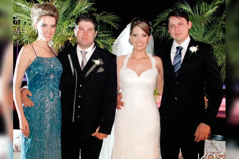   Tiago e Tatiane com os irmãos da noiva, Lilian e Anderson Ferracini  