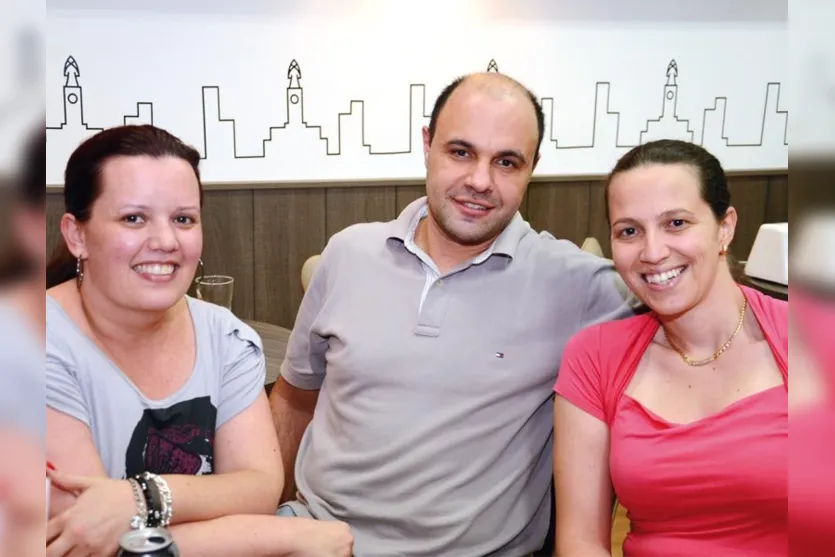   Lucrécia Xavier, Luciano Victor e Carolina Cavalini Victor marcaram encontro em novo ponto gastronômico para colocar o papo em dia  (Foto Nikkon Digital)  