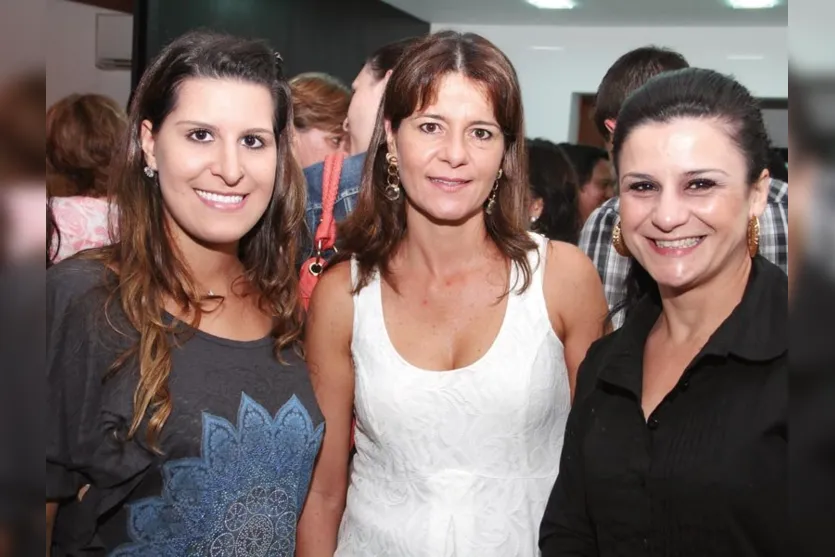   Anna Beatriz Tramontim Usso, Andréa Tramontim Usso e Janaina Fermino prestigiaram na última semana a reinauguração do Studio Bela Facce  