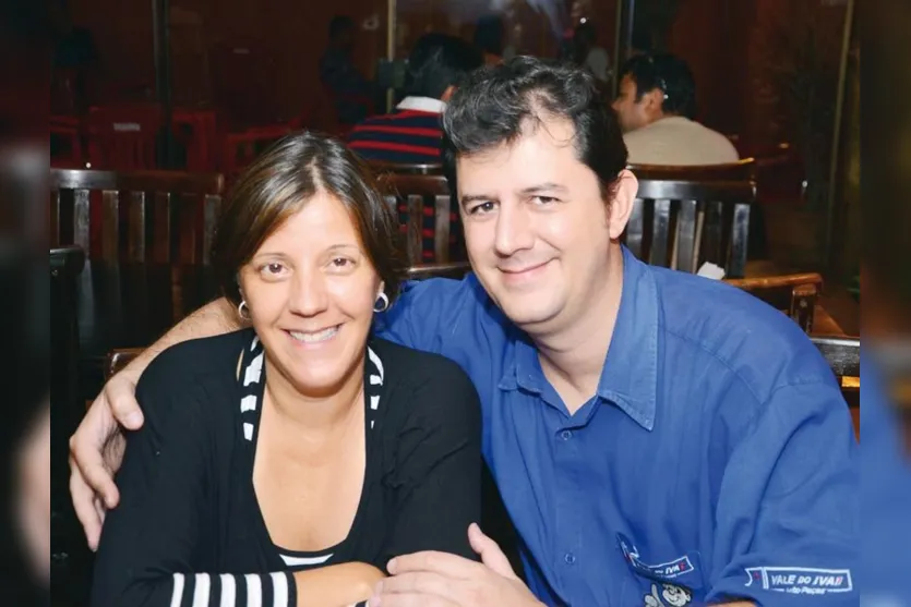  Sonia Felipeto e Martin Afonso Souza, clicados em pizzaria conhecida da cidade (Foto Nikkon Digital)  