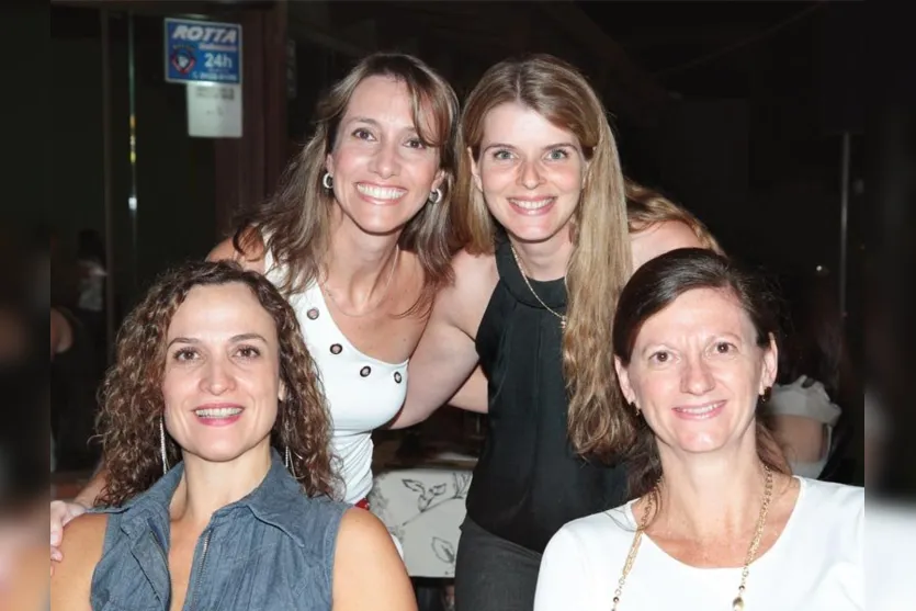   Débora Menegazzo, Karine Franciscon, Sandra e Sueli Vitorino curtiram o Dia da Mulher entre amigas em ponto gastronômico  (Studio Bela Facce) 