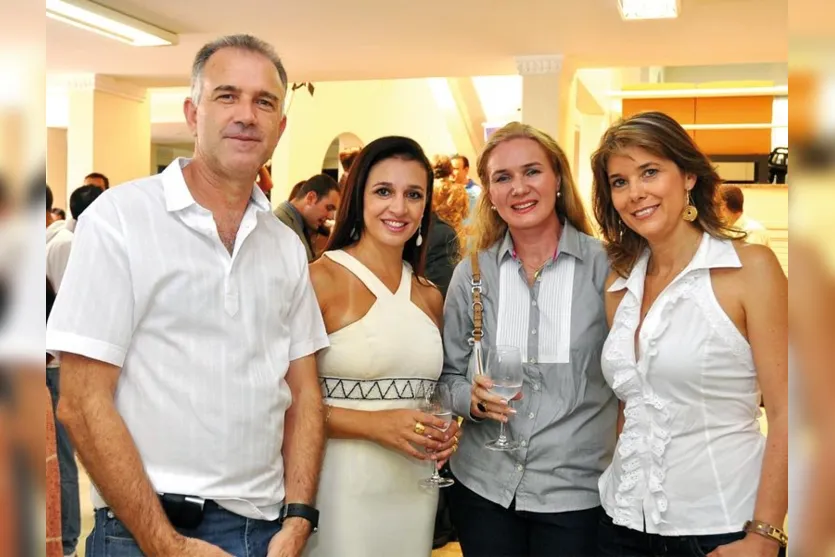   Aparecido Camargo, Daniela Pagani Thomal, Lilian Gruszka e Liana Bassi, fotografados em manhã de inauguração  (Foto Nikkon Digital) 