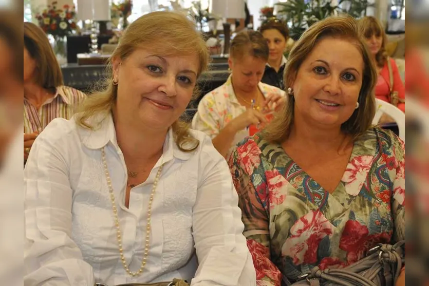   Sempre muito queridas, Meire Marques e Claudia Pinheiro Mareze, estão sempre atentas aos acontecimentos sociais (Foto Nikkon Digital)  