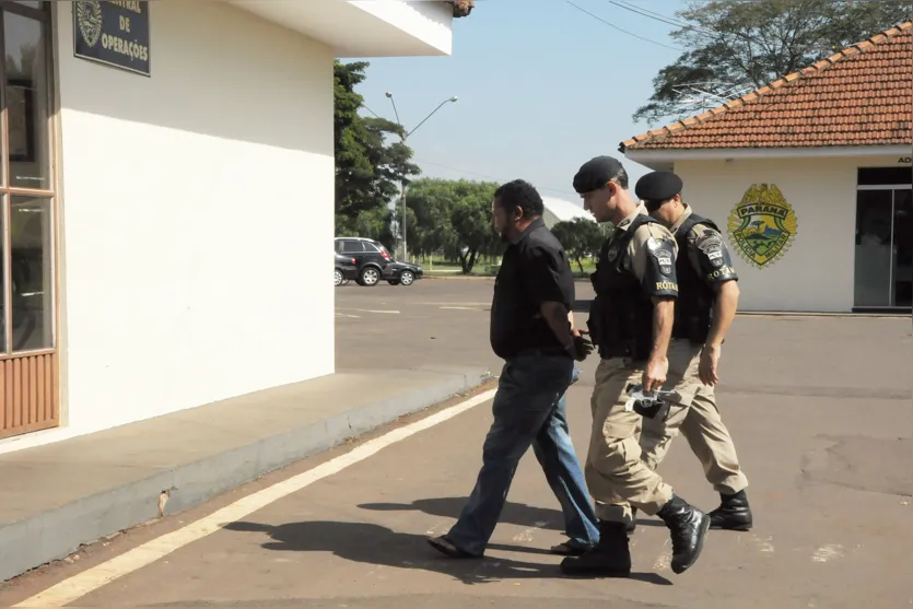    Homem é preso com uma arma sem numeração durante patrulhamento em Sabáudia 