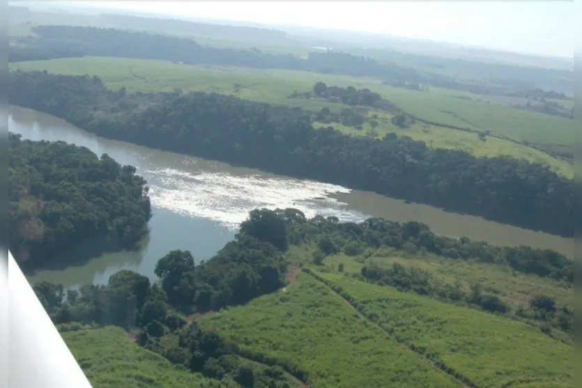   Ponto de encontro do rio Ivaí com o rio Corumbataí, na área rural do município de Fênix 