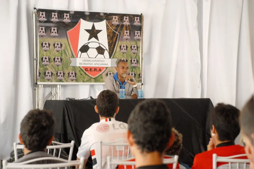  O atleta esteve em Apucarana a convite do Grêmio Esportivo e Recreativo Apucarana (Gera) 