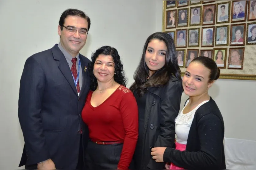   Família reunida: Orlan, Sandra, Bárbara e Carolina Spitzer 
