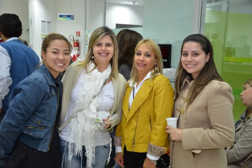   Kelly Hidemi, Renata Rosini, Lúcia Mateus Fernandes e Ana Carolina Dias  