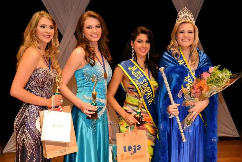   Categoria Miss Apucarana: Adriana Araujo da Silva, 3º lugar; Angélica Mileski, 2º lugar; Bruna Rodrigues, Miss Simpatia; e Mayara Fernanda Orathes, Miss Apucarana 2012 