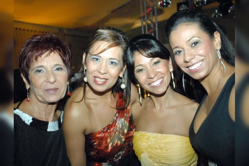  Alice Amaral Dias e as filhas Adriana, Andréia e Ana Paula  