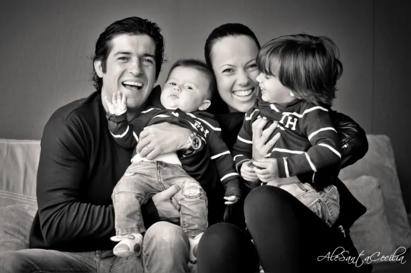   Raphael Coelho e Marianna Perez Coelho, com os filhos Enrico e Manolo Perez Coelho 