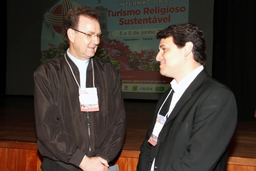  Dom Anuar Batisti conversou longamente com o vice-prefeito de Apucarana, Junior da Femac 