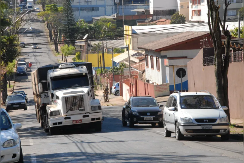 Semáforo na Rua Munhos da Rocha causa transtornos aos motoristas (Delair Garcia) 