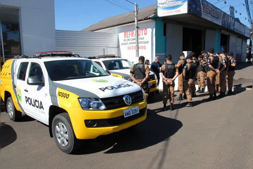   Policiais militares recebem instruções básicas sobre o funcionamento das viaturas (Delair Garcia) 