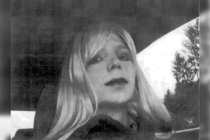  Foto do soldado Bradley Manning vestido de mulher; defesa diz que imagem do delator do WikiLeaks foi entregue a terapeuta 