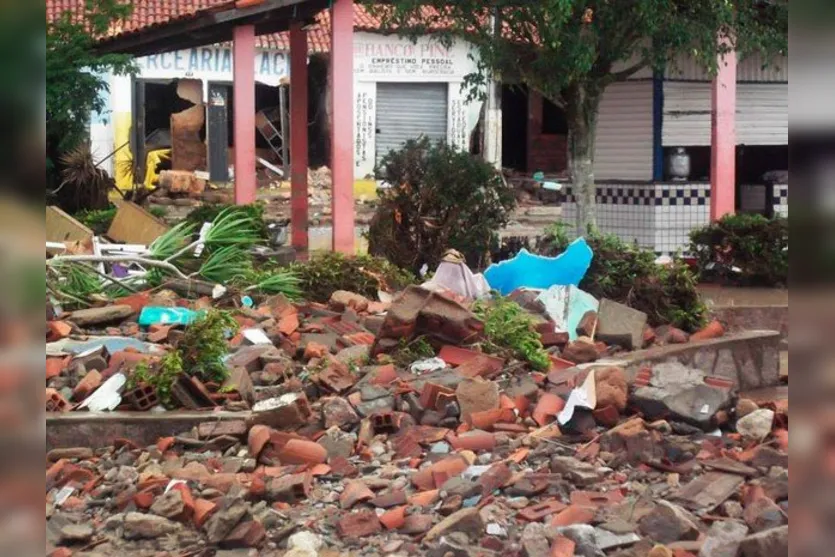   Chuva deixou casas destruídas na cidade de Lajedinho, BA (Foto: Marcos Antônio Oliveira/Arquivo Pessoal) 