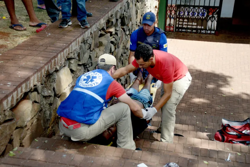  Briga de andarilhos resulta em um ferido a facada no centro de Apucarana 