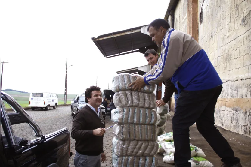 Prefeitura entrega alimentos a entidades sociais em Apucarana