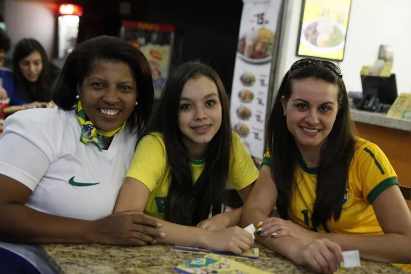  Izilda Oliveira, Ana Beatriz Leite e Sidneia Teodoro  