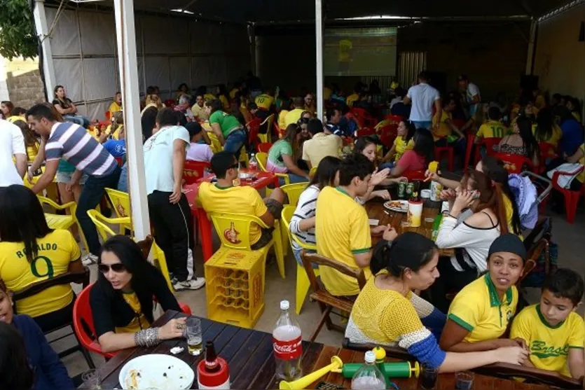  Vários bares no centro se tornaram pontos de encontro de torcedores - Foto: Sérgio Rodrigo 