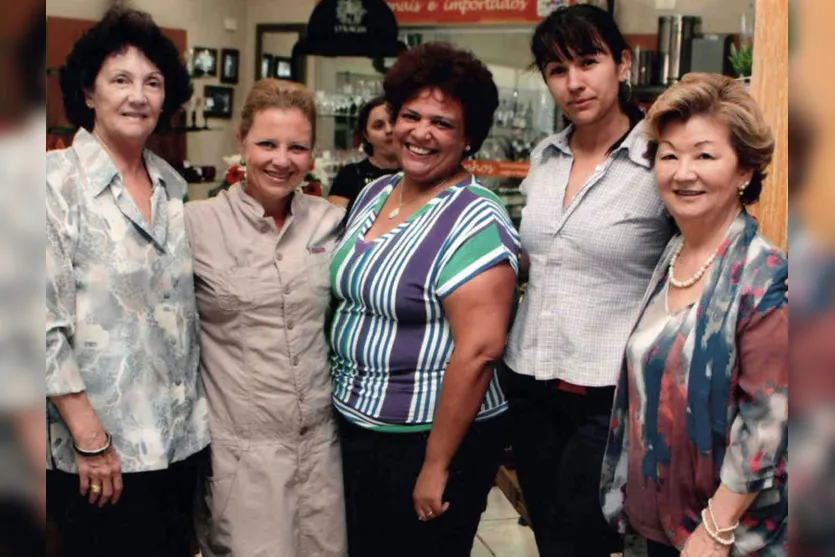   Nena Ayhub, Naici Vasconcelos, Vera Oliveira, Jô Ayhub e Célia Hirose  