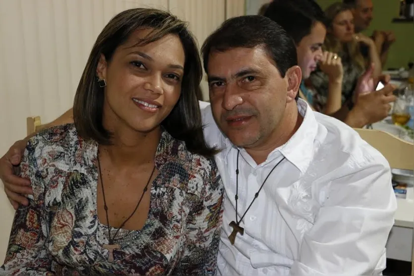   Claudinei Rocha e Elisangela Rocha,comemorando 1 ano de casamento 