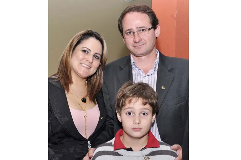 Paulo Rogério Carvalho de Melo, com a esposa  Márcia e o filho João Pedro  