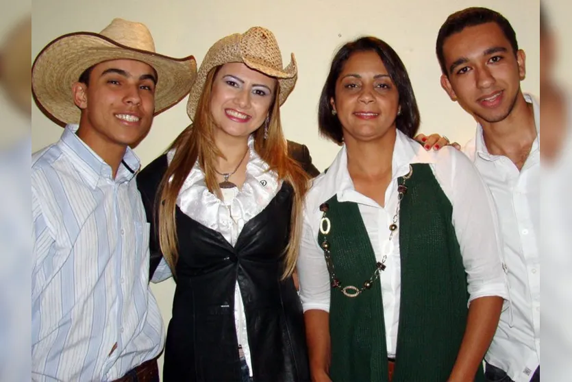   Willian e Elan, com a cantora Marcia Mara e Cleuza Viana  