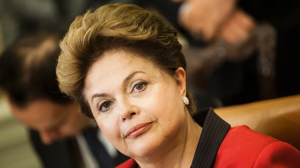 Ibope: Taxa de rejeição a Dilma oscila de 31% para 29%