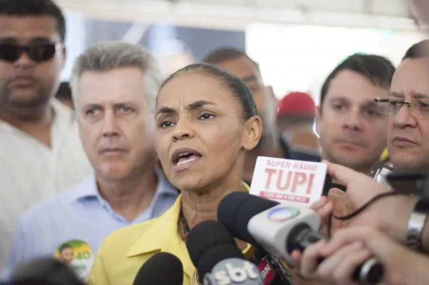 Marina insinua que Dilma mentiu sobre demissão de Costa