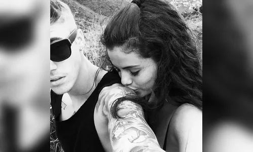 Justin Bieber ganha beijo de Selena Gomez