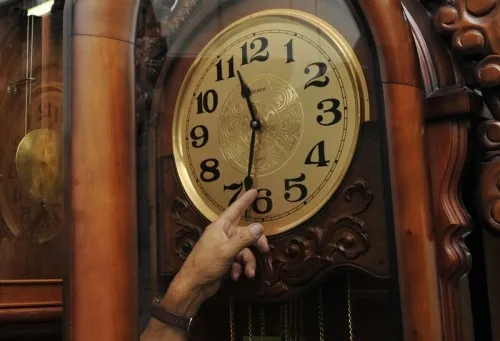 Horário brasileiro de verão 2014/2015 começa no dia 19 deste mês, quando os relógios serão adiantados em uma hora - Foto: Agência Brasil