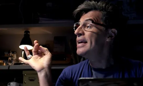 Império: Téo publica a notícia sobre José Alfredo e Cristina