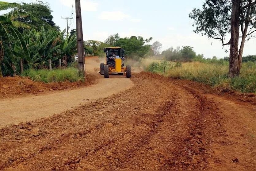  Apucarana investe R$ 190 mil  para readequar estrada rural 