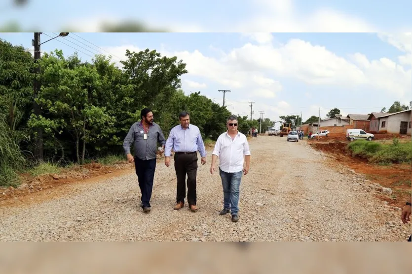  Apucarana investe R$ 190 mil  para readequar estrada rural 
