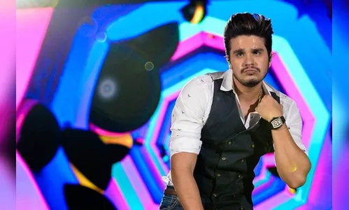 Cantor Luan Santana diz que gafe no palco é responsável por mudança de estilo