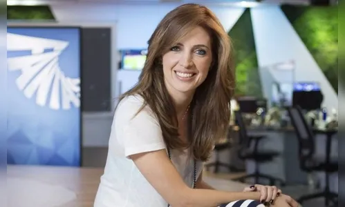 Apresentadora Poliana Abritta explica tatuagem na perna