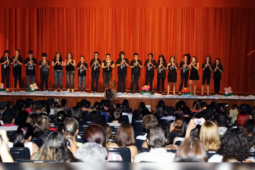 Espetáculo de música reúne 700 alunos da rede municipal