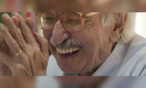 Morre o poeta Manoel de Barros