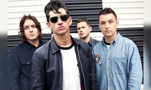 Com confiança, Arctic Monkeys faz show pragmático em SP