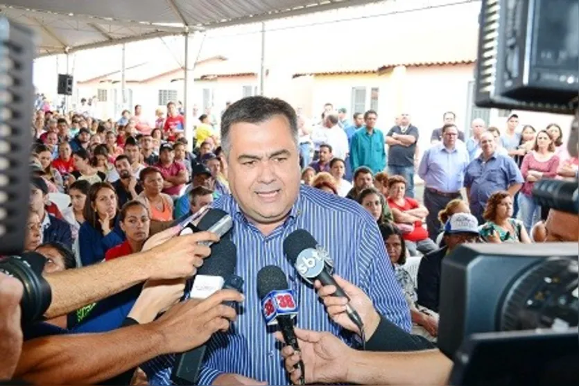  O prefeito de Apucarana, Beto Preto (PT),  destaca que o Residencial Jaçanã tem 300 casas - Foto: Delair Garcia 