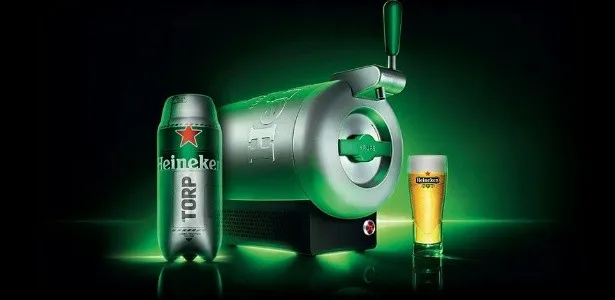 O equipamento pode servir minibarris de 2 litros de cerveja da Heineken a uma temperatura congelante de 2º C - Foto: Divulgação