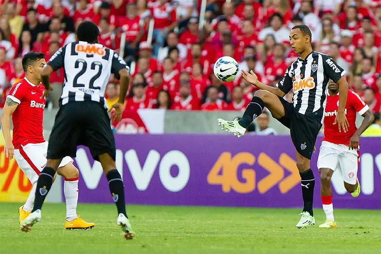 Com gol nos acréscimos, Inter bate Atlético-MG e passa o Corinthians - Jefrson Guareze - Futura Press - Estadão
