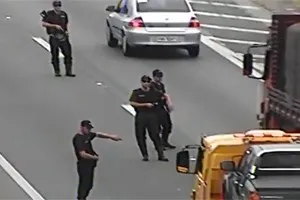 Bandidos disfarçados de policiais montam  falsa blitz na BR-101 - Imagem: Banda B