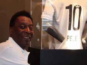 Pelé está internado em hospital de São Paulo desde segunda-feira (Foto: Reprodução/Santos TV)