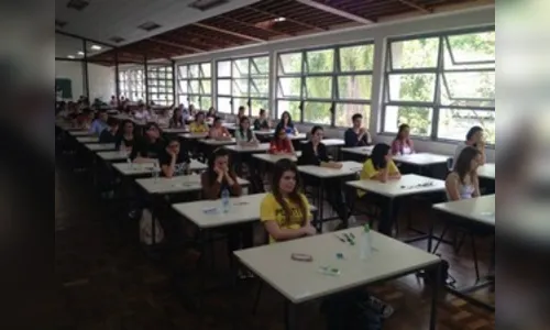 Mais de 14 mil iniciam segunda fase do vestibular da UFPR neste domingo